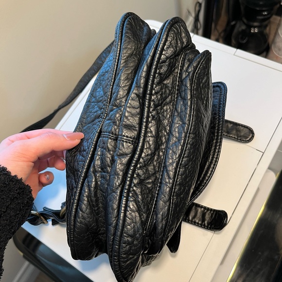 Ampere Black Crossbody Saddle Purse - Picture 4 of 6